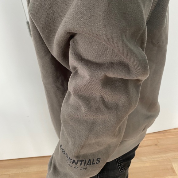 COPY - Essentials Crewneck - Picture 3 of 5